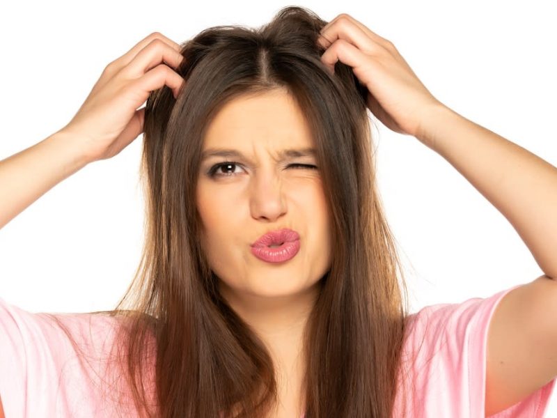 How To Reduce Itchy Oily Scalp – A Quick Guide