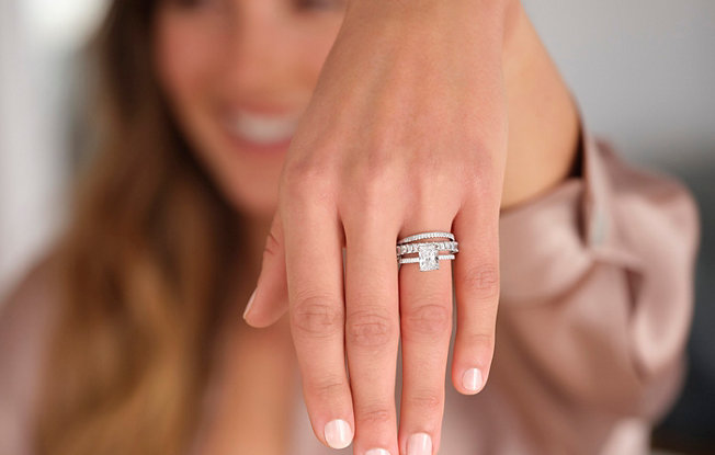How to Choose the Right Setting for Your Engagement Ring: Manchester’s Tips